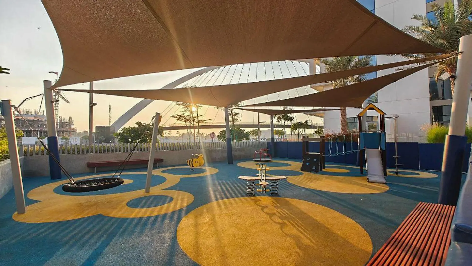 Elegant Relaxing 3-Bedroom Apartment In Perfect Location At Canal Front 6 Dubai
