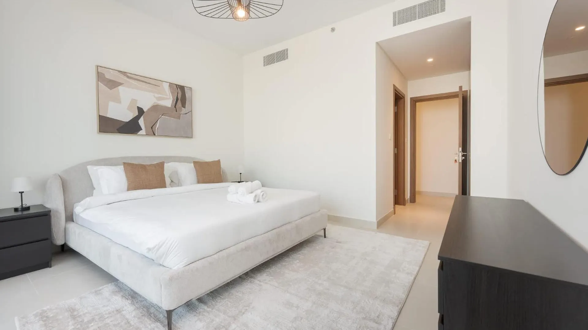 Elegant Relaxing 3-Bedroom Apartment In Perfect Location At Canal Front 6 Dubai
