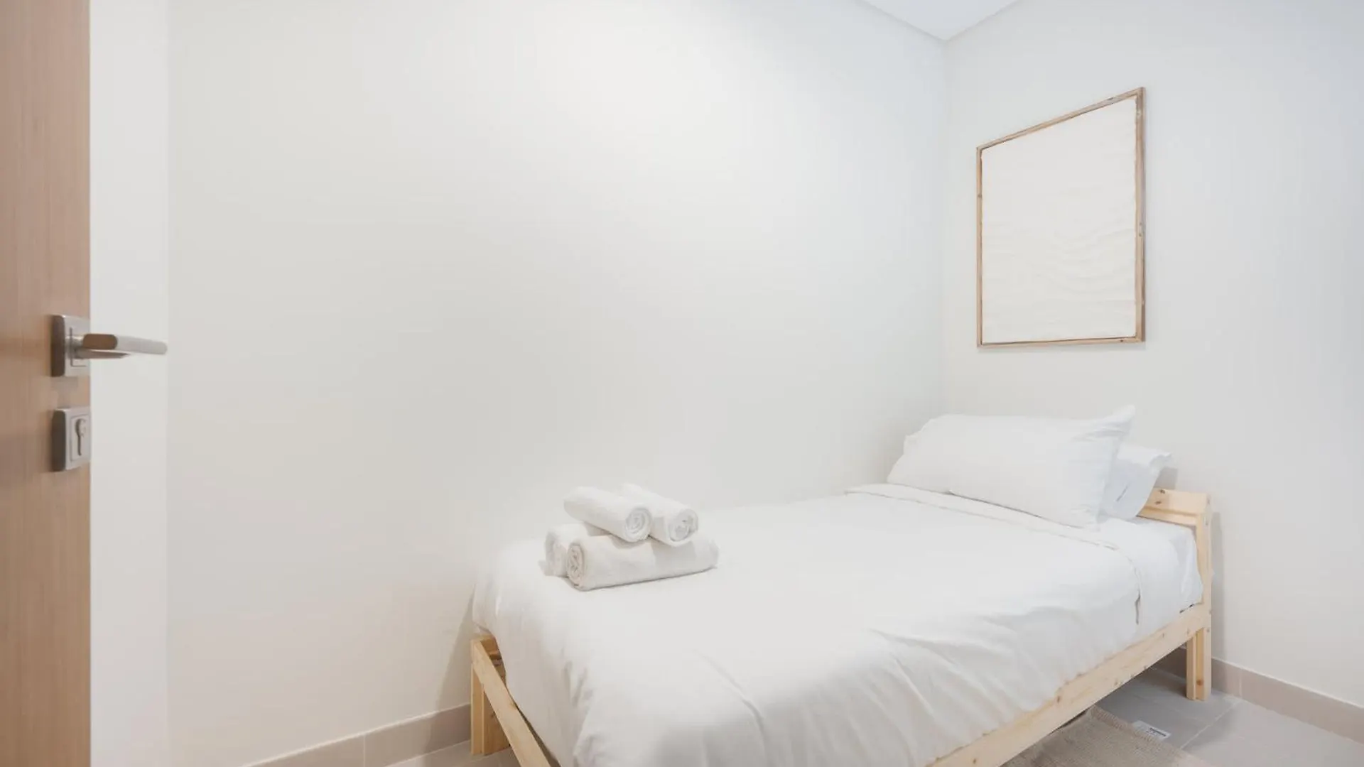 Elegant Relaxing 3-Bedroom Apartment In Perfect Location At Canal Front 6 Dubai
