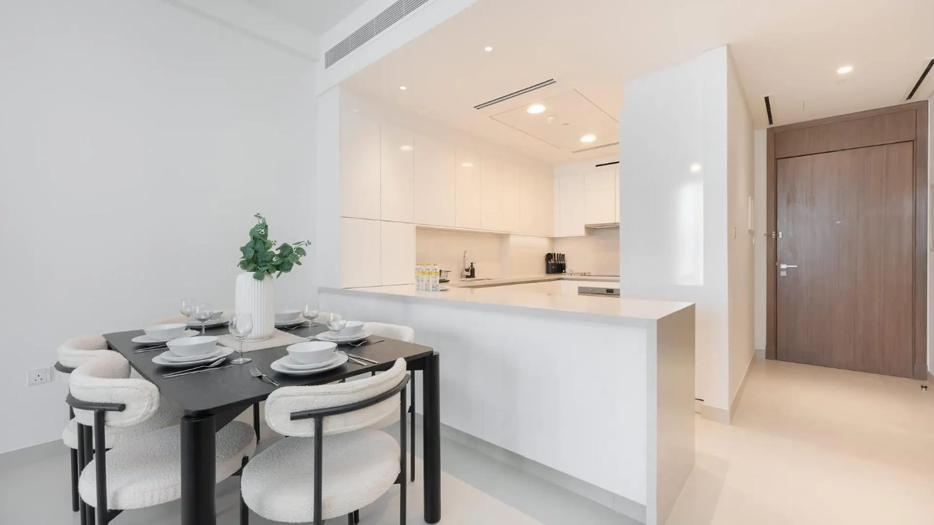Elegant Relaxing 3-Bedroom Apartment In Perfect Location At Canal Front 6 Dubai