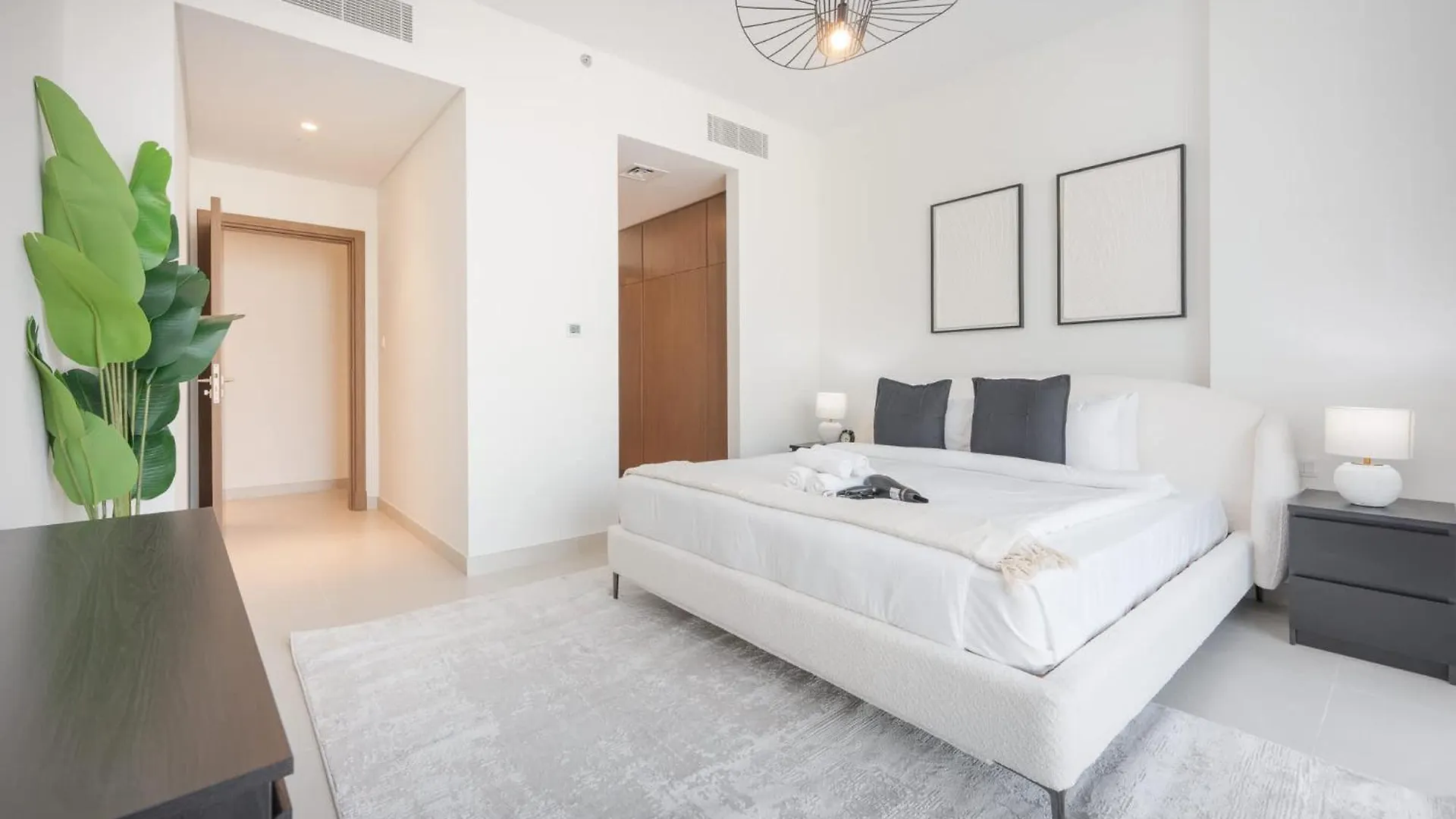 Elegant Relaxing 3-Bedroom Apartment In Perfect Location At Canal Front 6 Dubai