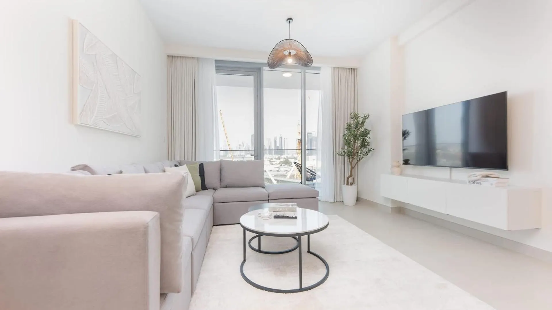 Elegant Relaxing 3-Bedroom Apartment In Perfect Location At Canal Front 6 Dubai