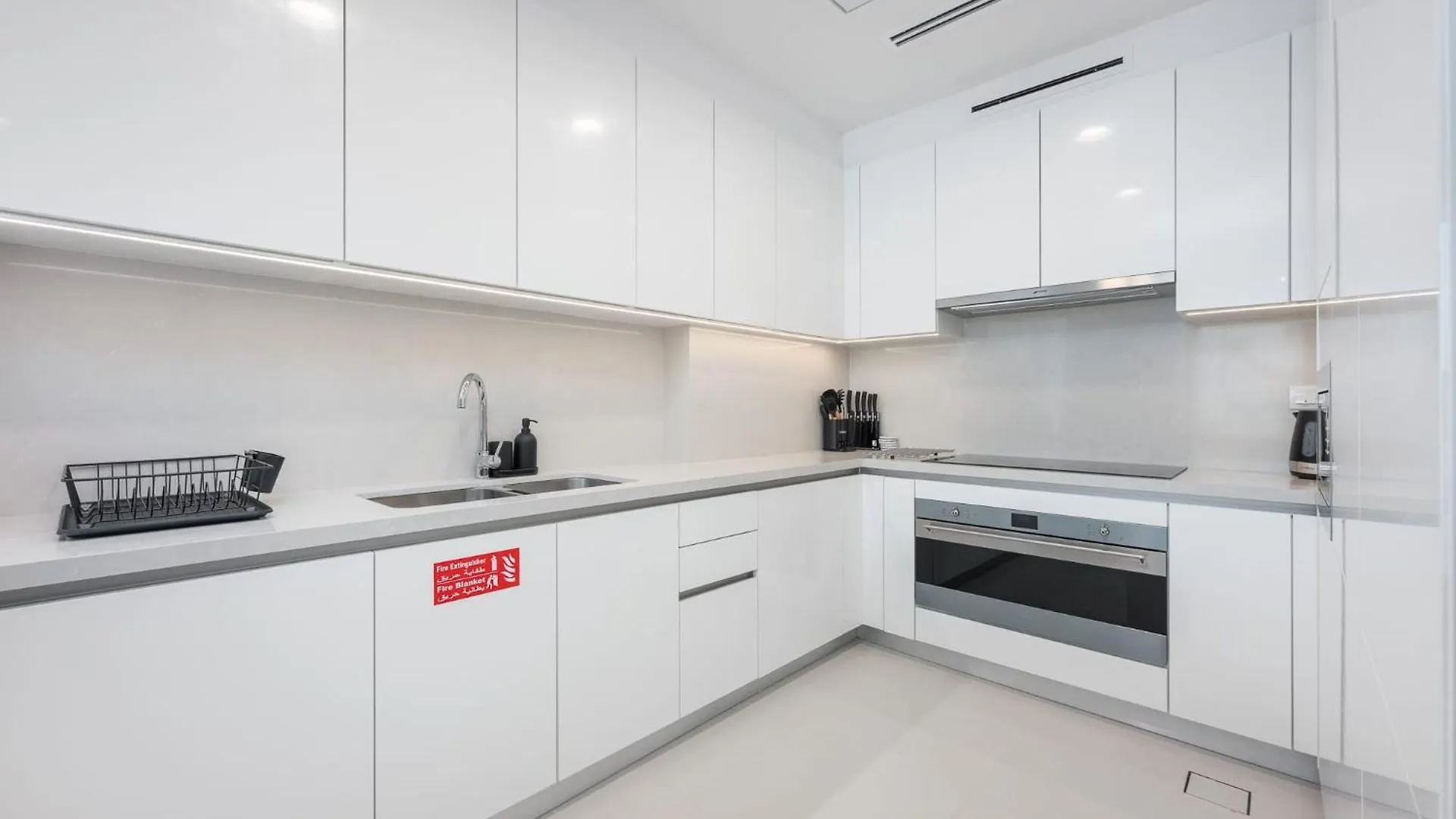 Elegant Relaxing 3-Bedroom Apartment In Perfect Location At Canal Front 6 Dubai