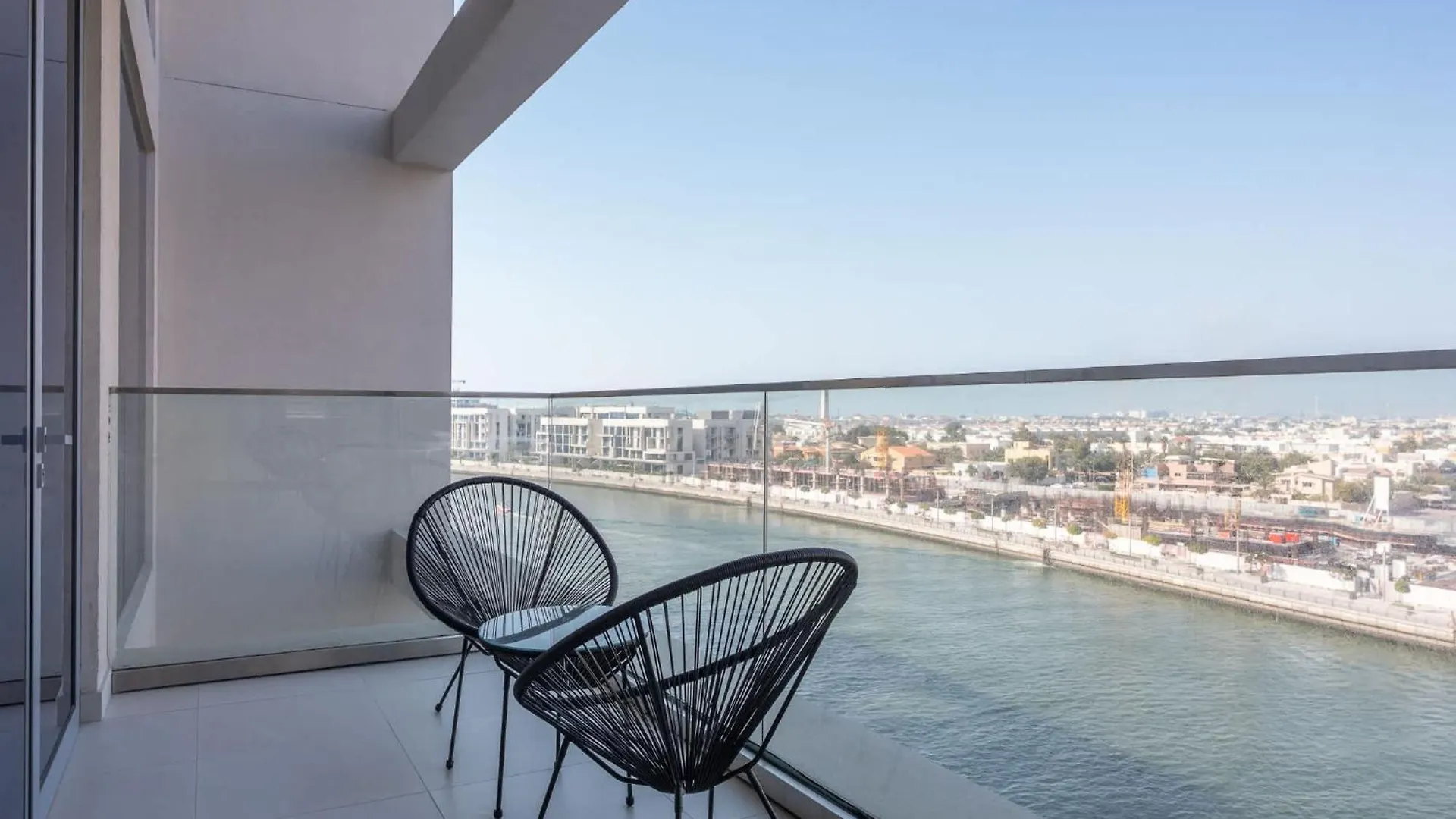 Elegant Relaxing 3-Bedroom Apartment In Perfect Location At Canal Front 6 Dubai 0*,