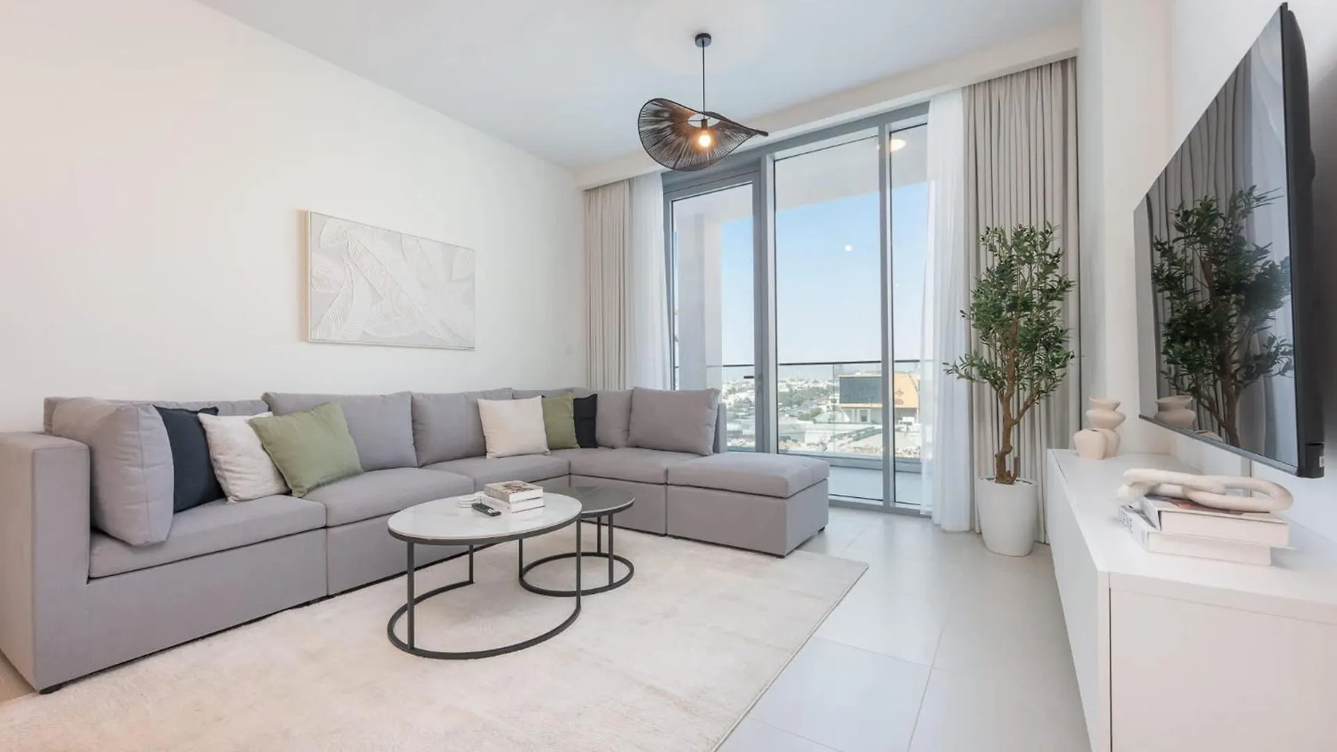 Elegant Relaxing 3-Bedroom Apartment In Perfect Location At Canal Front 6 Dubai