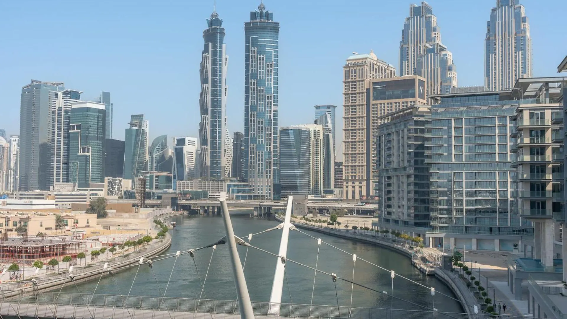 Elegant Relaxing 3-Bedroom Apartment In Perfect Location At Canal Front 6 Dubai