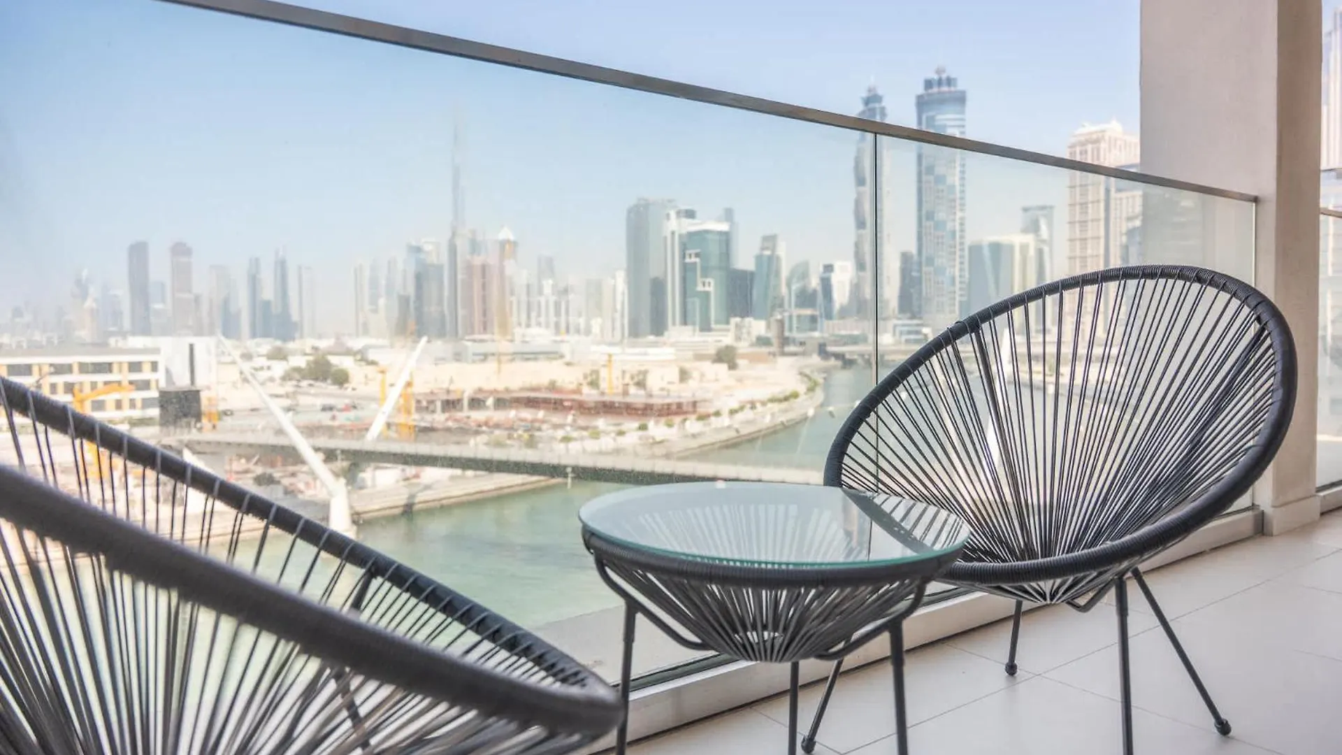 Elegant Relaxing 3-Bedroom Apartment In Perfect Location At Canal Front 6 Dubai